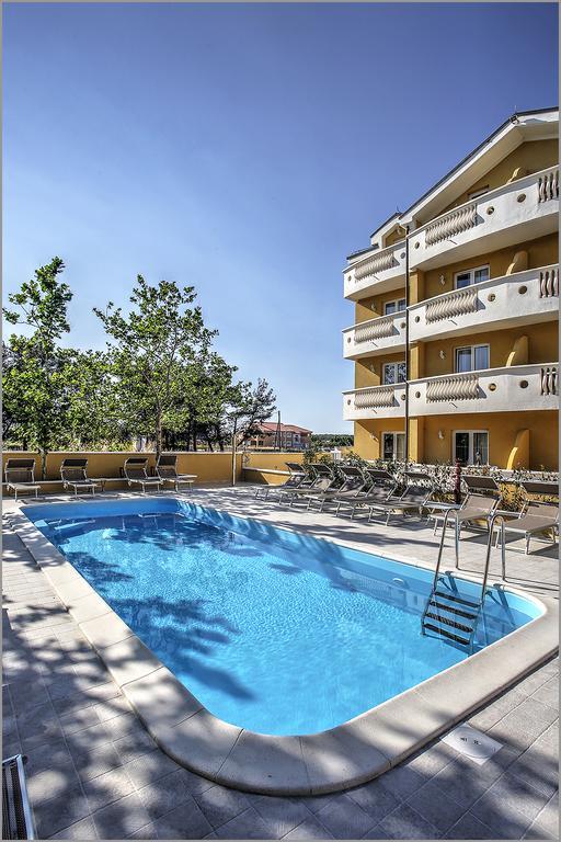 Aparthotel Zaton ザトン エクステリア 写真