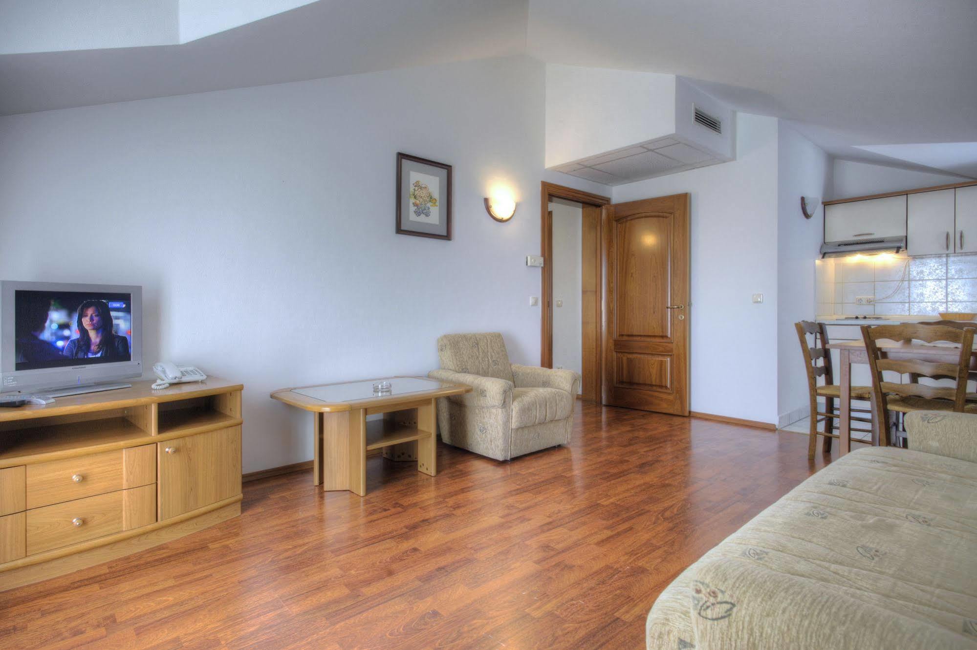 Aparthotel Zaton ザトン エクステリア 写真