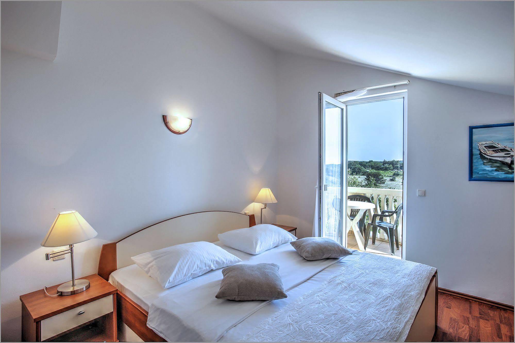 Aparthotel Zaton ザトン エクステリア 写真