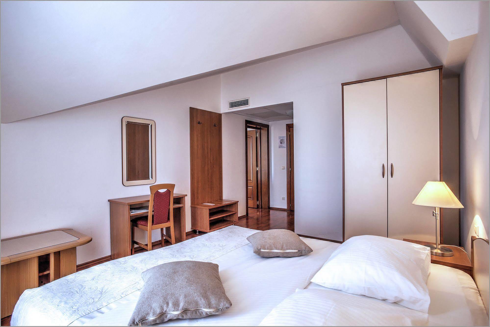 Aparthotel Zaton ザトン エクステリア 写真
