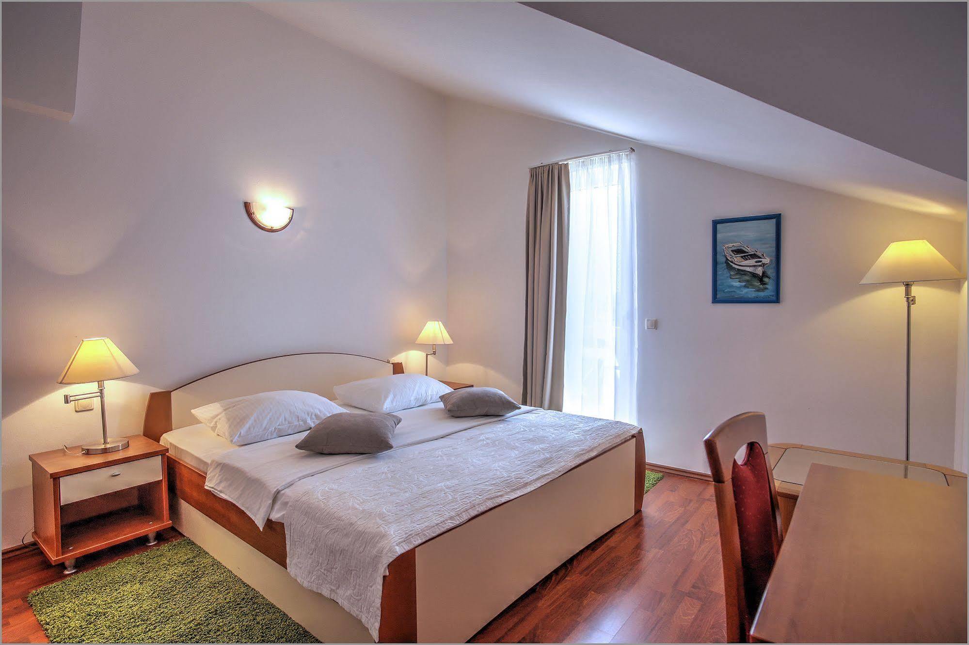 Aparthotel Zaton ザトン エクステリア 写真