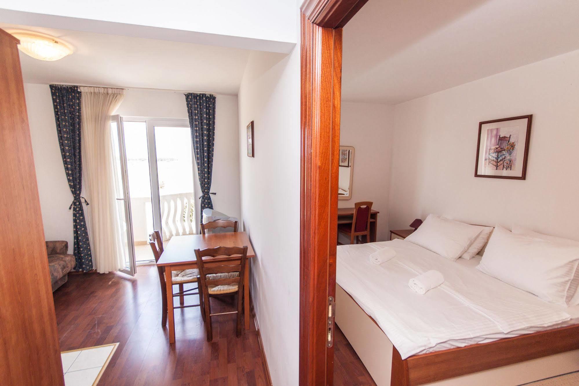 Aparthotel Zaton ザトン エクステリア 写真
