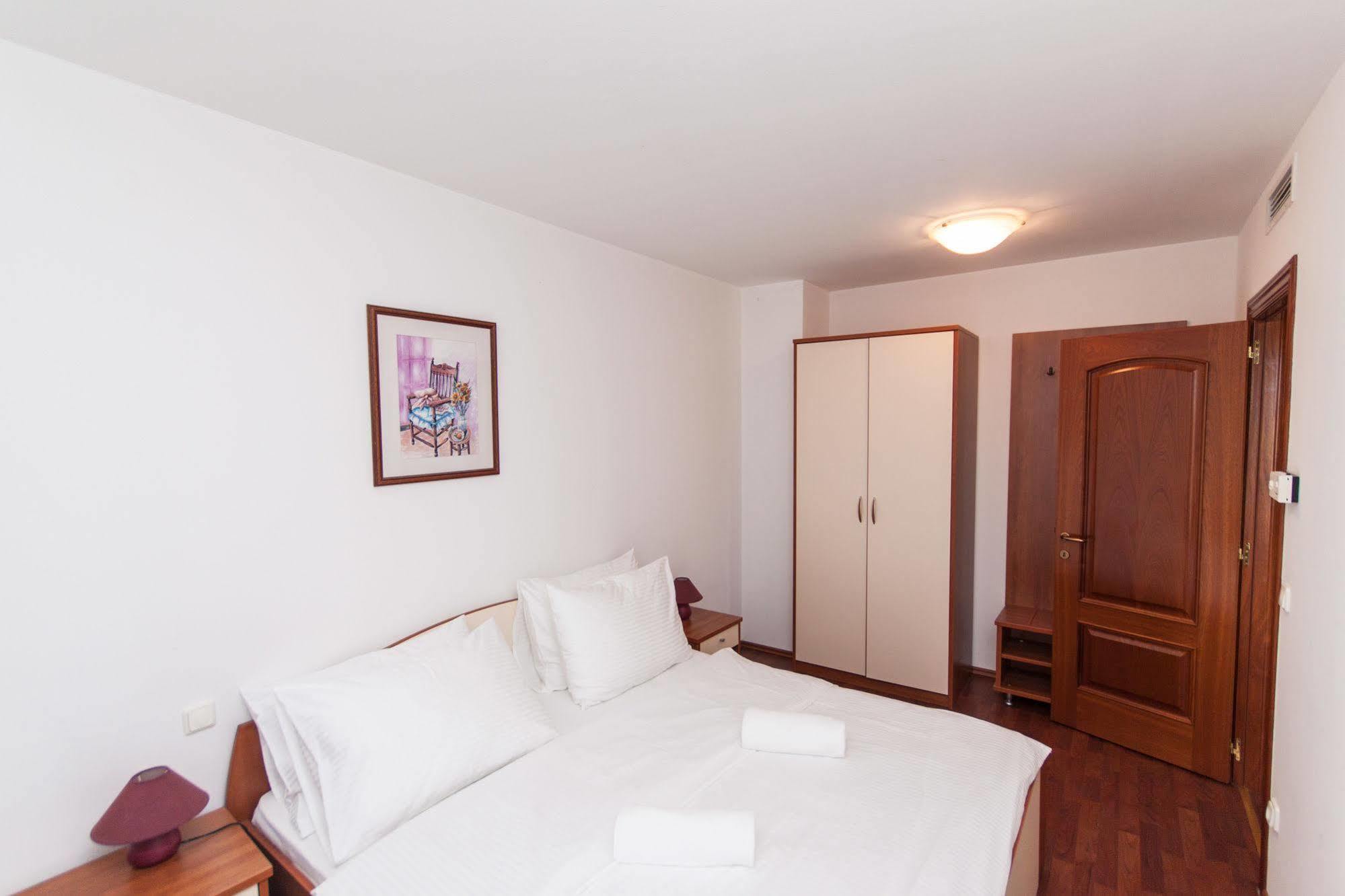 Aparthotel Zaton ザトン エクステリア 写真